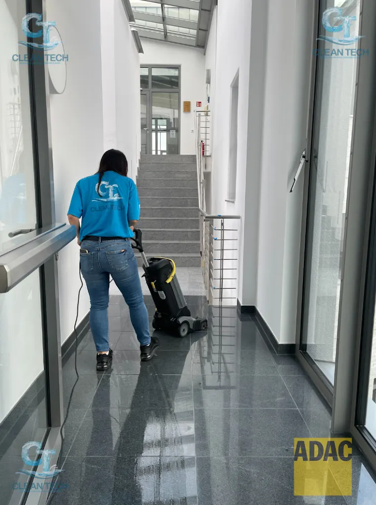 Gepflegtes Treppenhaus nach der Reinigung durch Clean Tech