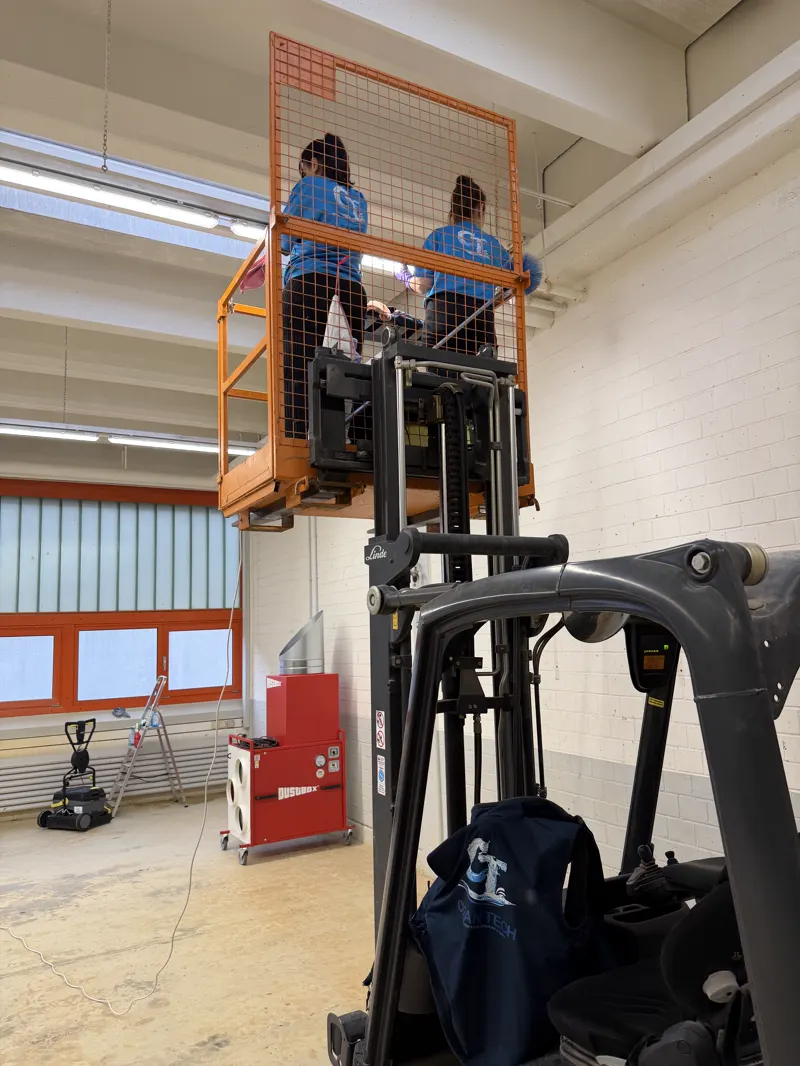 Industriereinigung einer großen Halle